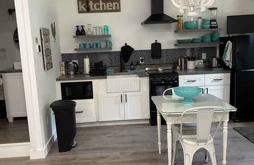 Stonington Apartment | Farmhouse Guest Suite