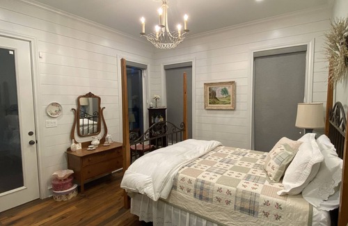 Quitman Bed & Breakfast | FARMHOUSE GUEST SUITE: Spiritual Retreat & Country Resort for Rest & Restoration