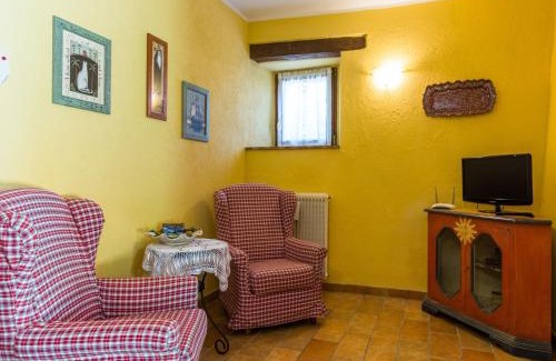 Monteluiano House | Farmhouse in Umbria with Pool