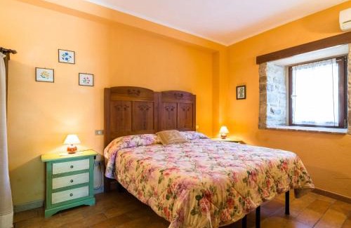 Monteluiano House | Farmhouse in Umbria with Pool