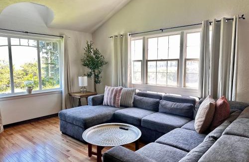 Medford House | Farmhouse Rv - Sunset Pergola - Fire Pit - Views