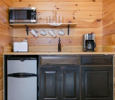 Millersburg Hotel | Farmhouse Suites by Amish Country Lodging