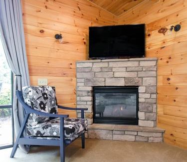 Millersburg Hotel | Farmhouse Suites by Amish Country Lodging