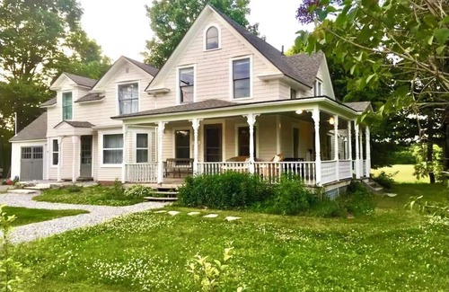 North Egremont House | Farmhouse w AGA, 2 suites - close to GB & skiing