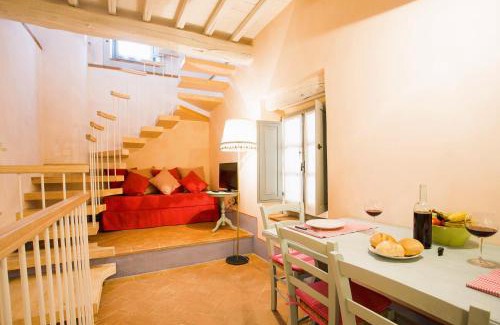 Castiglion Fibocchi Apartment | Farmhouse with swimming pool surrounded by greenery just 20 minutes from Arezzo