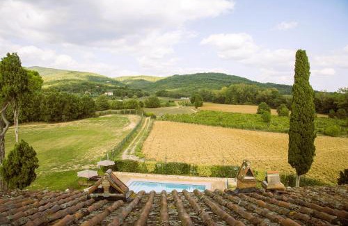 Castiglion Fibocchi Apartment | Farmhouse with swimming pool surrounded by greenery just 20 minutes from Arezzo