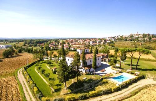 Castiglion Fibocchi Apartment | Farmhouse with swimming pool surrounded by greenery just 20 minutes from Arezzo