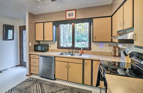 Farmington Cottage | Farmington A-Frame w/Lake Access & Fire Pit!