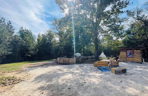 Tallahassee RV Rental | Farmstay- Buckbeak1 Tent/ScreenRoom