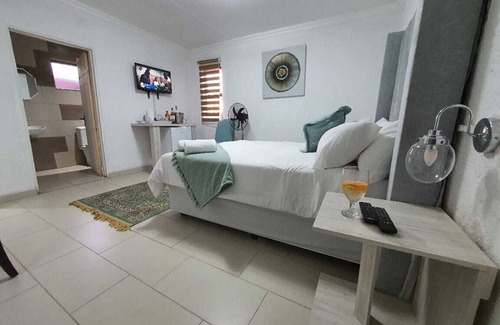 Madibeng Cabin | FarmStead Retreat