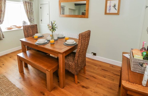 Thornton Dale Cottage | FARNDALE COTTAGE, family friendly, with a garden in Thornton-Le-Dale