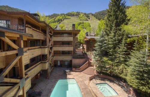 Aspen House | Fasching Haus Unit 9 & 10, 6 Bedroom, 6 BTH Condo, 2 Blocks to Downtown Aspen