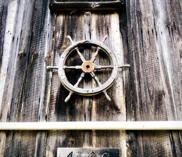 Gainestown House | Fascinating Off-Grid River House for an Authentic Escape into Nature on the Alabama River