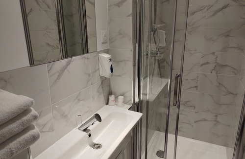 Charnay-les-Macon Hotel | Fasthotel Well Inn Macon Sud - un hôtel FH Confort