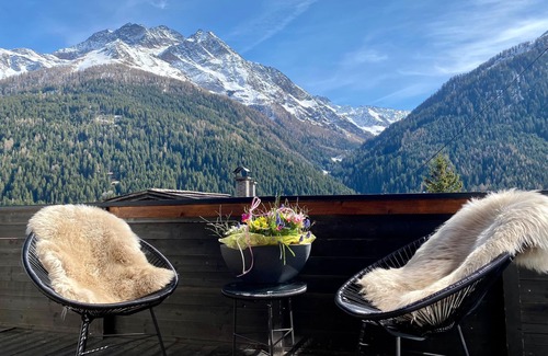 Pettneu am Arlberg Apartment | ☆ FavoriteStays Premium Apartment mit Balkon