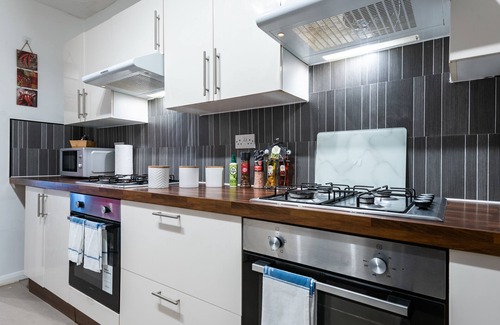 Hull House | Favour Spacious Inn By Jesouth