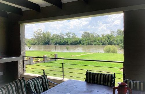 Parys Villa | Feathers and Rest Villa on the banks of the Vaalriver