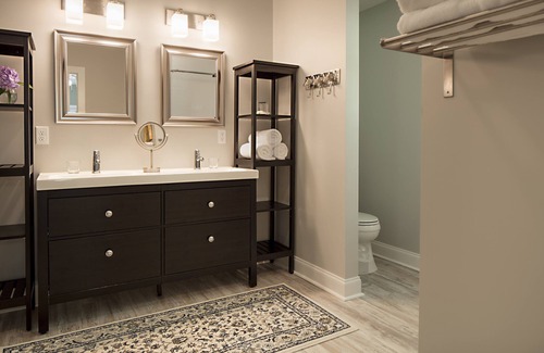 Hendersonville Other | Featherstone FARMHOUSE 2 OR 3 Bedrooms - Perfect for Groups- 2.5 mi. Hville