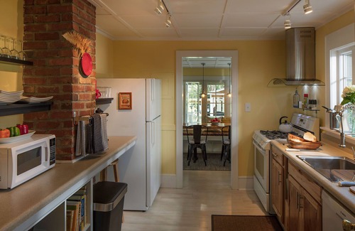 Hendersonville Cottage | Featherstone THE LODGE - perfect for families!