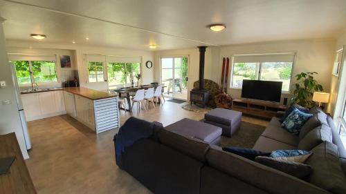 Smoko House | Feathertop Views and Barn