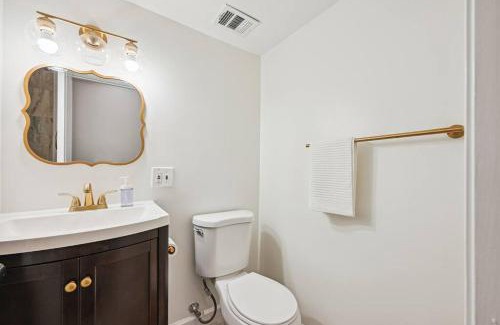 South Baltimore House | Federal Hill Luxury + City Charm