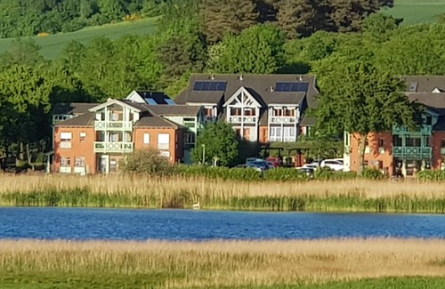 Neuensien Apartment | Feel-good living at the lake, 2-4 people, terrace, heated winter garden