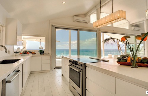 Makaha House | Feel Hawaii. Magnificent view. Family Reunion Home. Children friendly.