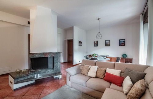 Como Apartment | Feel @ Home Como - by MyHomeInComo