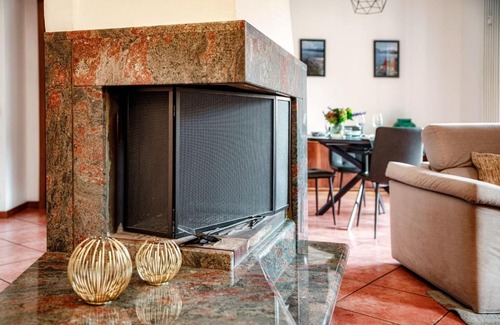 Como Apartment | Feel @ Home Como - by MyHomeInComo