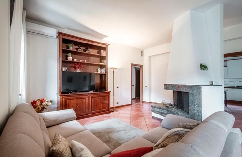 Como Apartment | Feel @ Home Como - by MyHomeInComo