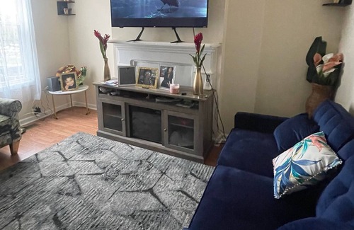 Hagerstown House | Fell like home one hour away from Washington DC private parking and patio