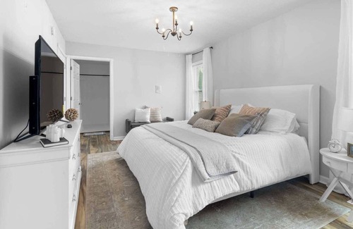 West Newton House | Fenced Backyard|High-Speed Wi-Fi|Quiet Work Suite #42051