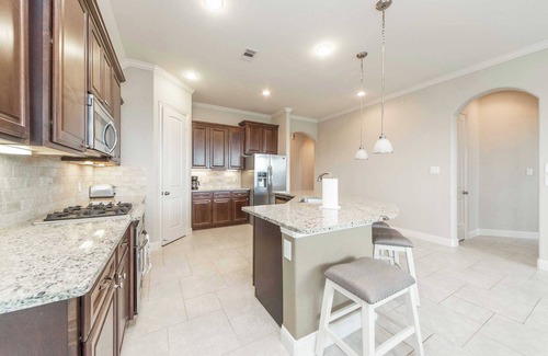 Cypress House | Fenced Backyard|Pet Friendly|Garage Access|Single-Story|Long-term Stay #41228