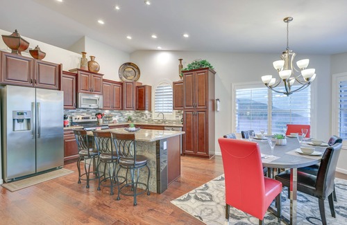 Paradise Valley Village House | Fenced Hot Tub & BBQ: Modern Scottsdale Retreat