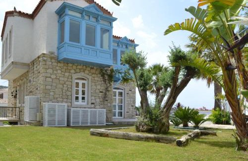 Cesme Villa | Fener burnunda Denize sıfır orjinaltaş malikane