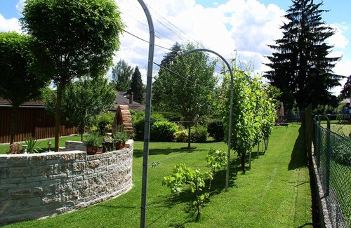 Bad Birnbach Apartment | Feriendomizil (45m2) im DG mit WLAN, Garten und Grillplatz