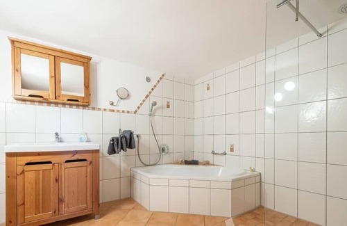 Breitenberg Apartment | Feriendomizil auf 80qm. Massagen, Sauna und Whirlwanne auf Anfrage.