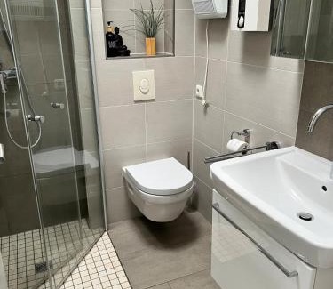 Dornumersiel House | Ferienhaus Dackel am Deich - strandnah - eingezäunter Garten - Ruhe