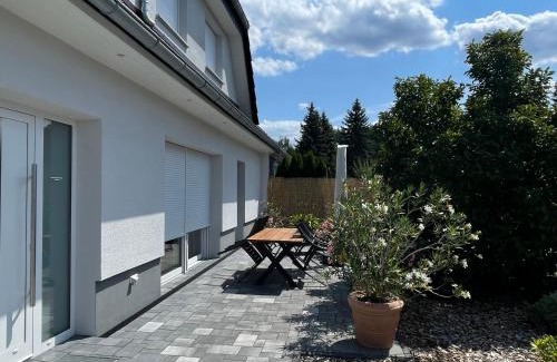Senftenberg Apartment | Ferienhaus Helfert FeWo 1 mit großer Terrasse