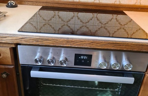 Karlstein House | Ferienhaus im Grünen mit Garten, Teich als Startpunkt für Wanderungen