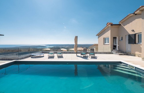 Stanisovi House | Ferienhaus mit Swimmingpool und Herrlichem Panoramablick