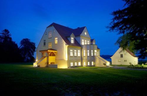 Grubnow House | Ferienhaus-Remise-direkt-am-Wasser-im-Gut-Grubnow-Ruegen