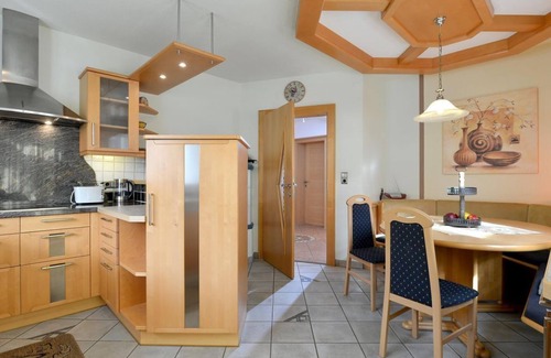 Soell Apartment | Ferienhaus Siglinde - Holiday home, shower and bath, WC, 5 bedrooms, sauna