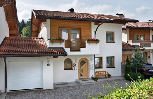 Soell Apartment | Ferienhaus Siglinde - Holiday home, shower and bath, WC, 5 bedrooms, sauna