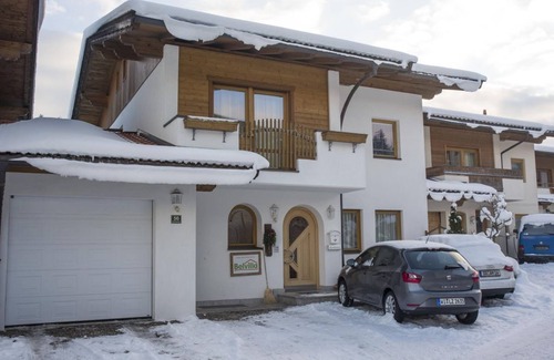 Soell Apartment | Ferienhaus Siglinde - Holiday home, shower and bath, WC, 5 bedrooms, sauna