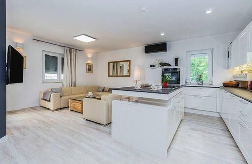 Kaldanija House | Ferienvilla 'Villa Deni'