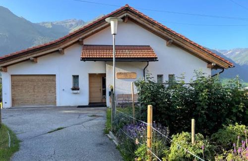 Lumnezia Bed & Breakfast | Ferienwohnung CASA URSIN Val Lumnezia