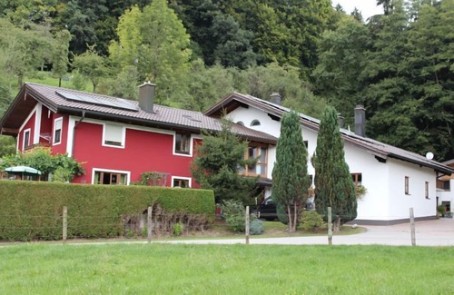 Teisendorf Apartment | Ferienwohnung Erdgeschoss, 50 qm, 2-4 Pers., 1 Schlafzimmer, Wohnzimmer mit Ausziehcouch, Wohnküche, Bad/WC