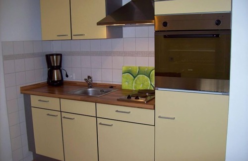 Umrathshausen Apartment | Ferienwohnung für 2 Erwachsene und 3 Kinder, 60 qm, 2. Stock, 2 Schlafzimmer, Wohnzimmer, Küche, SAT-TV, Balkon