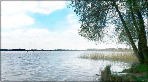 Mecklenburgische Kleinseenplatte Apartment | Ferienwohnung Mäckelborg am schönen Woblitzsee